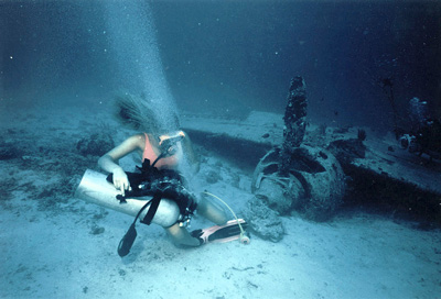 ZERO FIGHTER AT 80 feet/26Meters / trouble shooting - HP HOSE broke - Palau, Micronesia, Pacific Ocean ~ id# aquawoman GB005